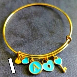 bite & pout "I" Charm Bangle